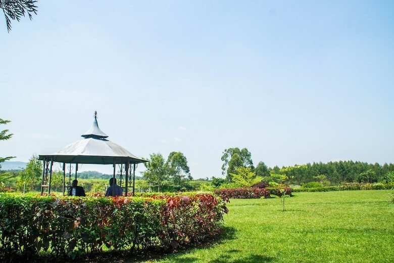 Hotel Kabalega Resort