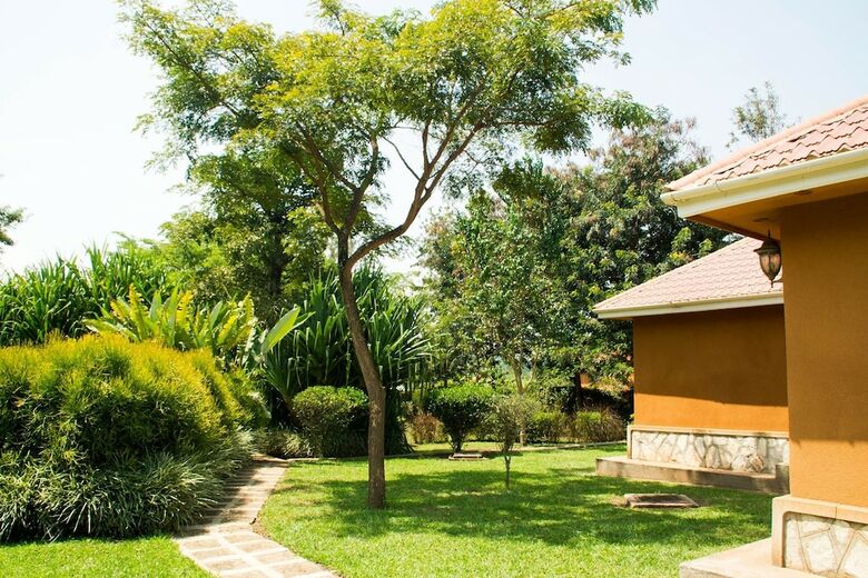 Hotel Kabalega Resort