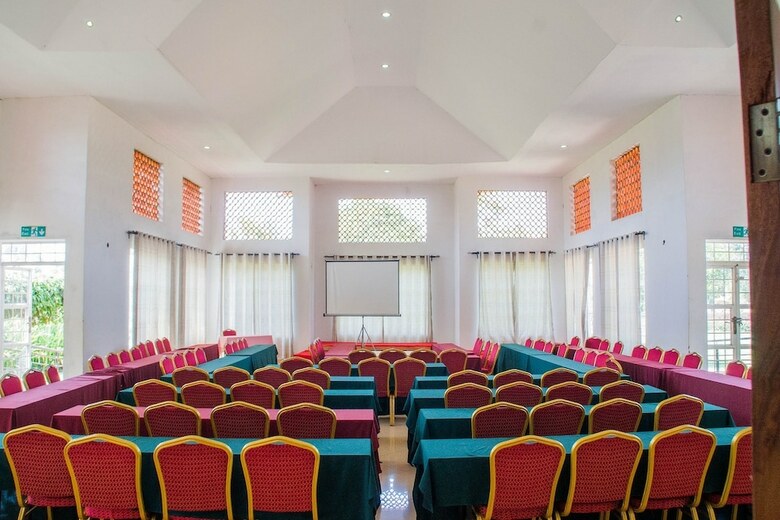 Hotel Kabalega Resort
