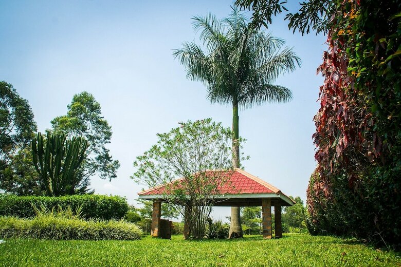 Hotel Kabalega Resort