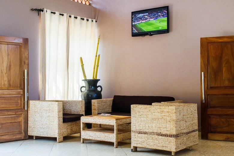 Hotel Kabalega Resort