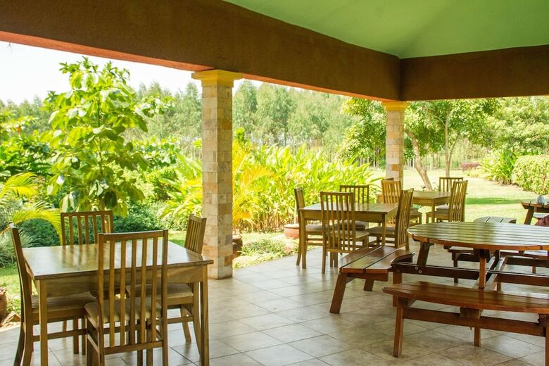 Hotel Kabalega Resort