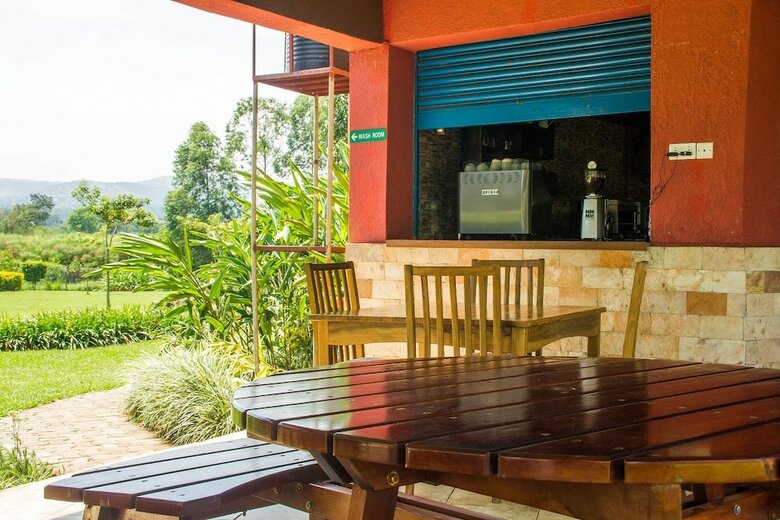 Hotel Kabalega Resort