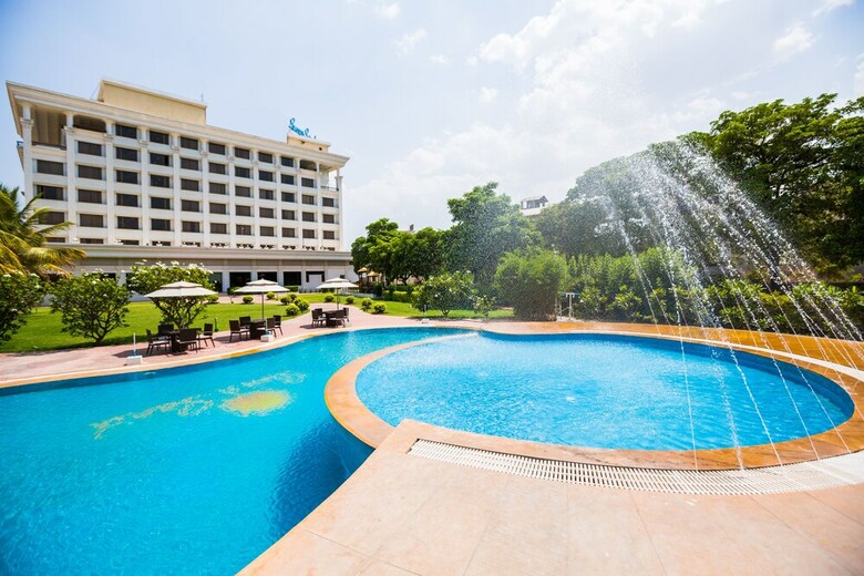 Hotel Sun N Sand Shirdi