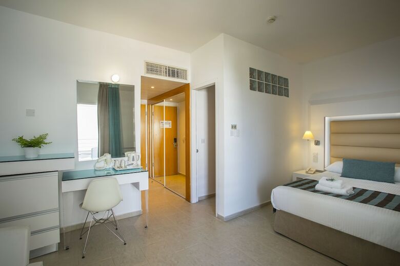 Hotel Leonardo Cypria Bay- All Inclusive