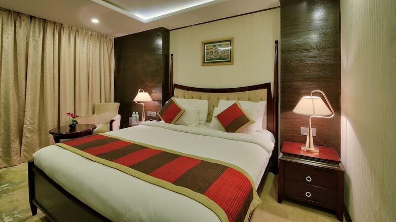 Hotel Polo Inn & Suites