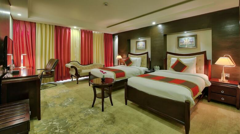 Hotel Polo Inn & Suites