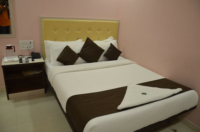 Hotel Sai Leela Grand