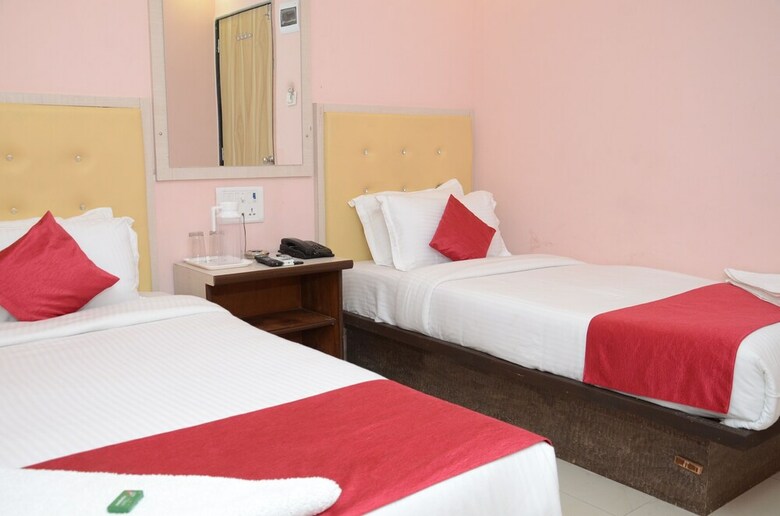 Hotel Sai Leela Grand