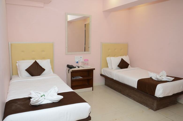 Hotel Sai Leela Grand