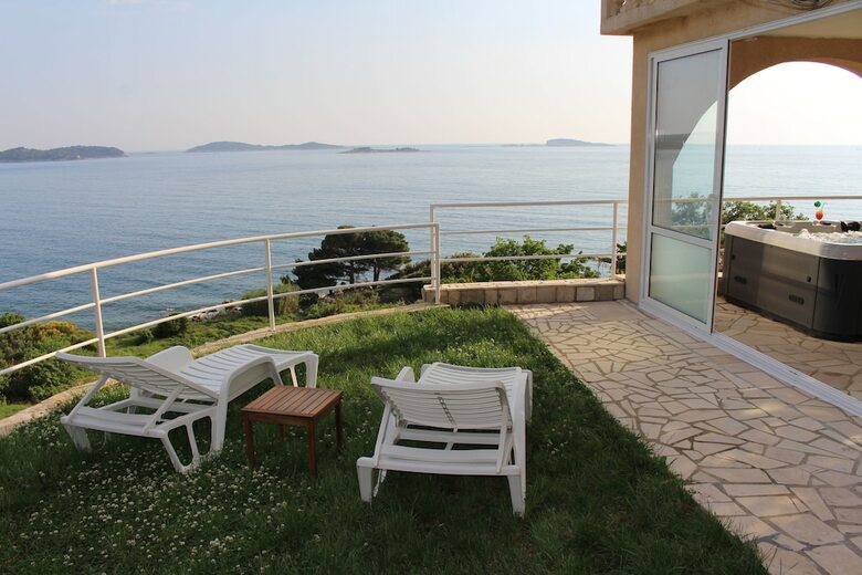 Apartments Lira