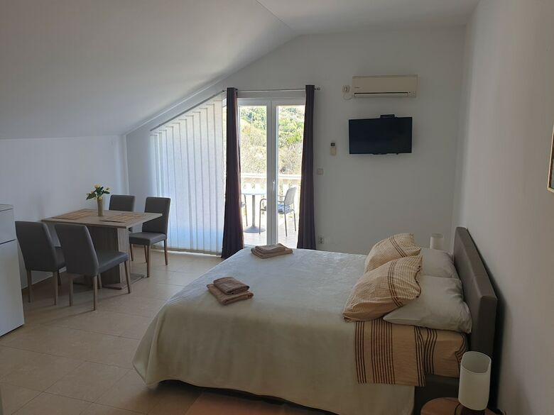 Apartments Lira