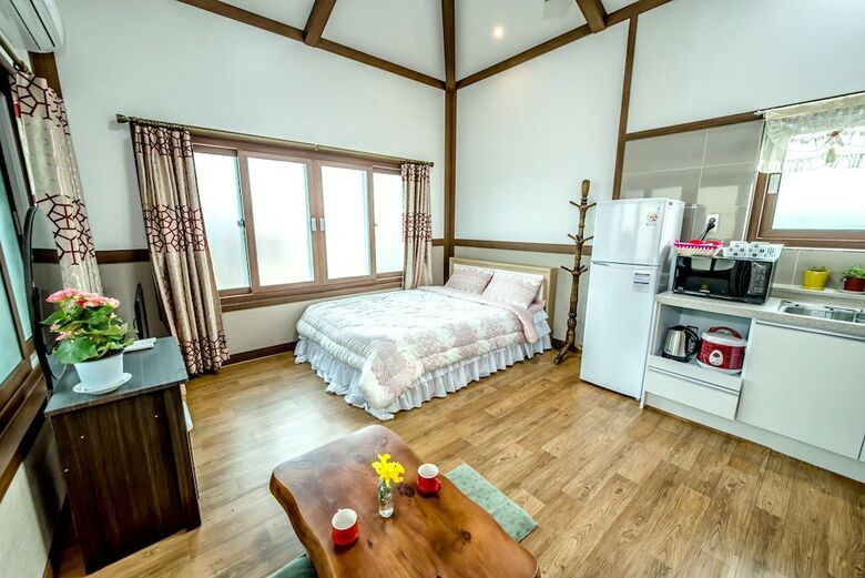Pension Jeju Myung House