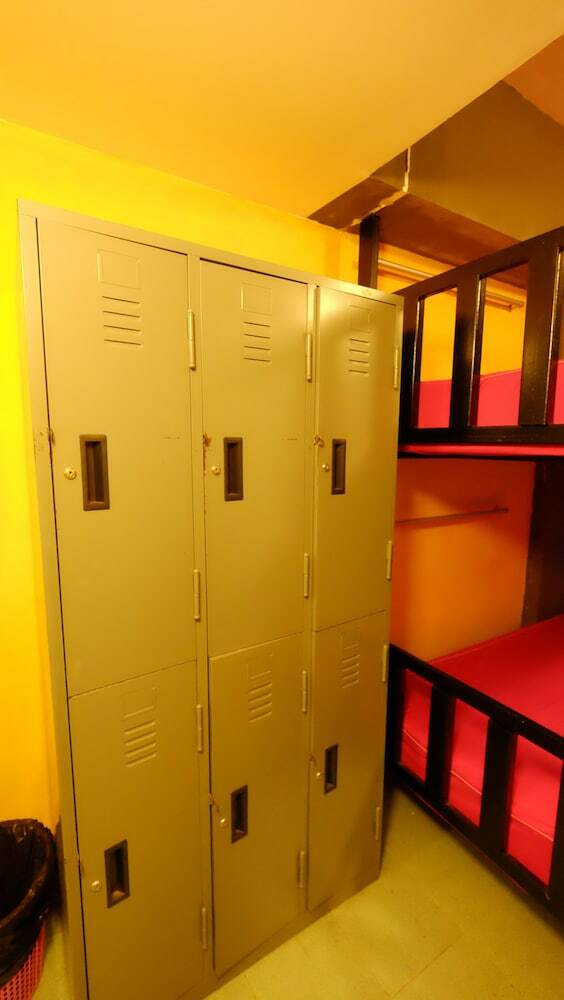 Hostal Let It Bee Econo Hostel