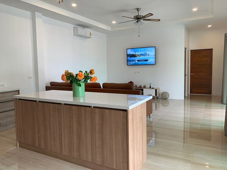 Private New Pool Villa Near Laguna