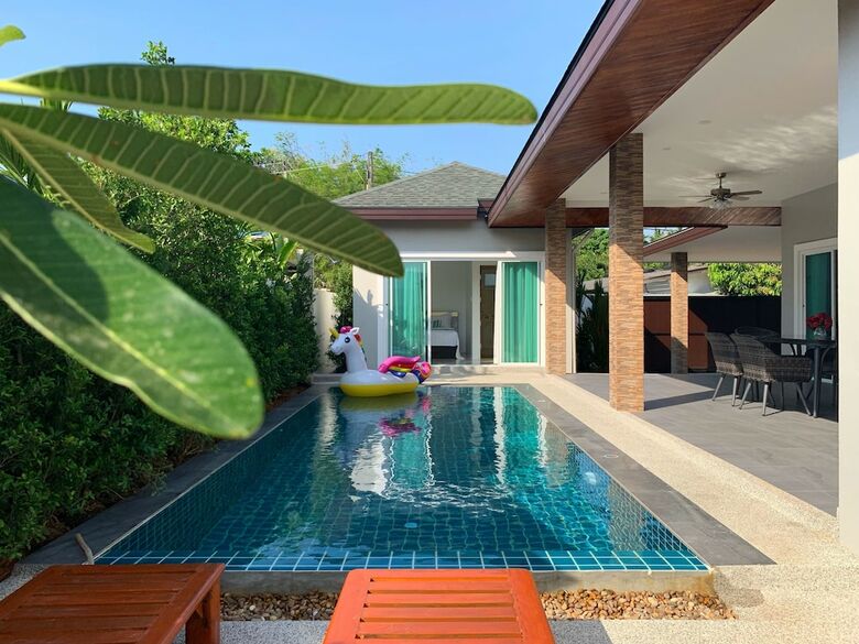 Private New Pool Villa Near Laguna