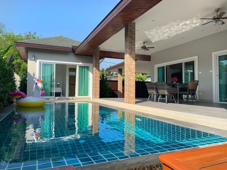 Private New Pool Villa Near Laguna