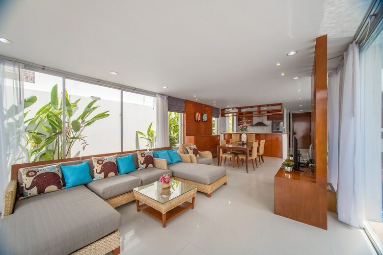 Private New Pool Villa Near Laguna