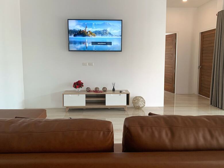 Private New Pool Villa Near Laguna