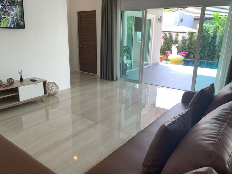 Private New Pool Villa Near Laguna