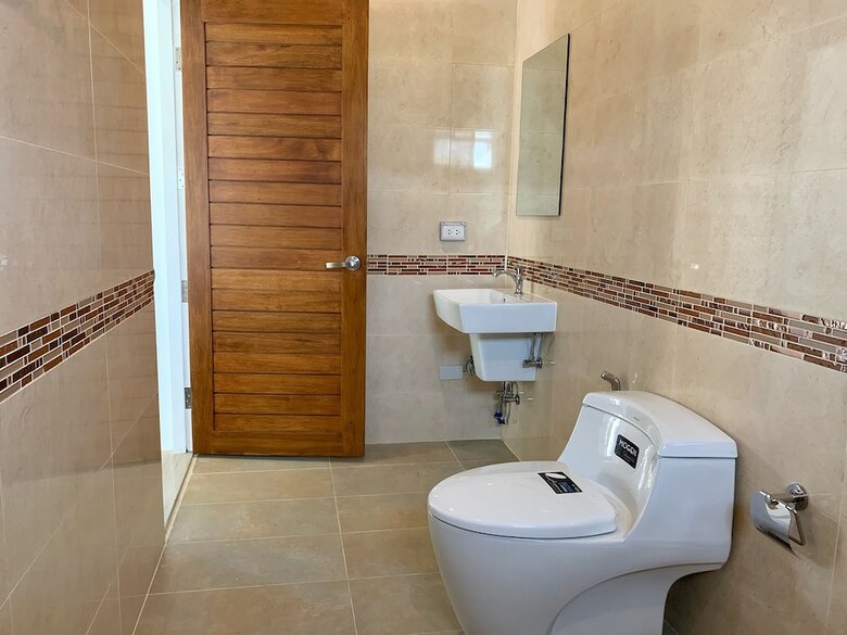 Private New Pool Villa Near Laguna