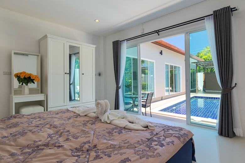 Private New Pool Villa Near Laguna