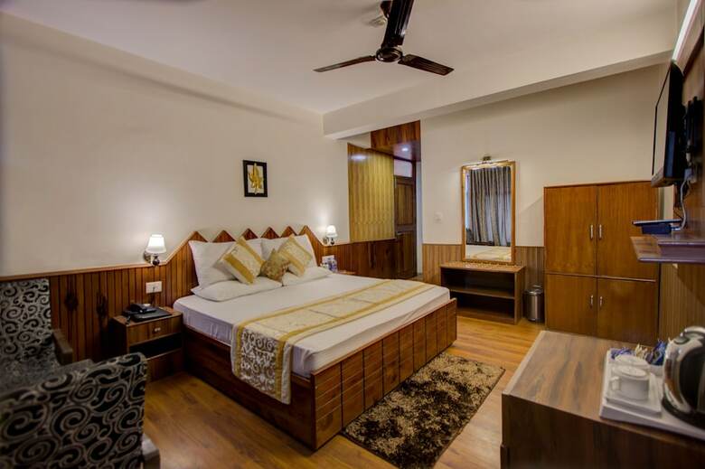 Hotel Natraj Pure Veg