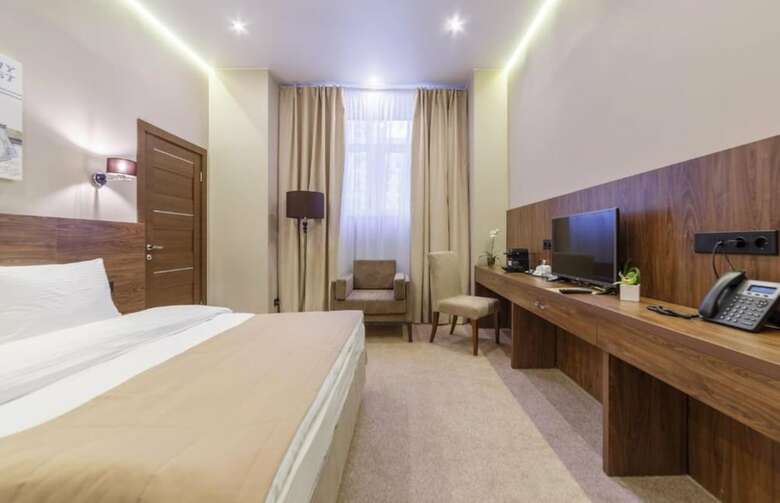 Riverside Hotel