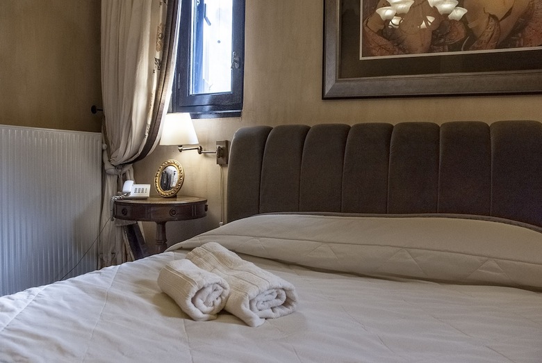 Hotel Ostra Mainalon Luxury Suites