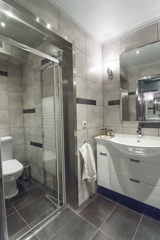 Hotel Ostra Mainalon Luxury Suites