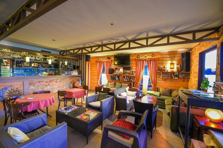 Hostal San Art Floating Hostel&apartments