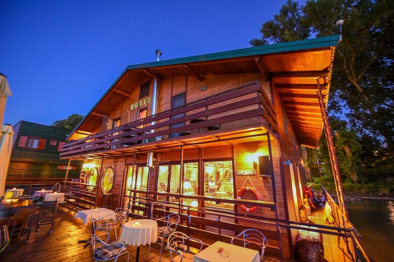 Hostal San Art Floating Hostel&apartments