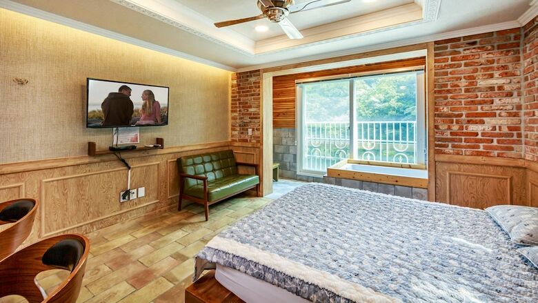 Gyeongju Rosso House Pension
