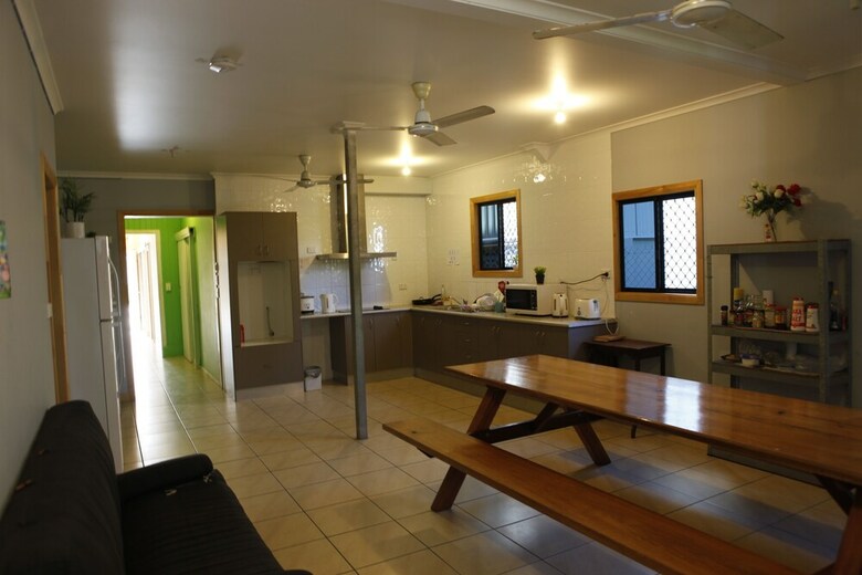 Hotel Happytourcairns Sharehouse