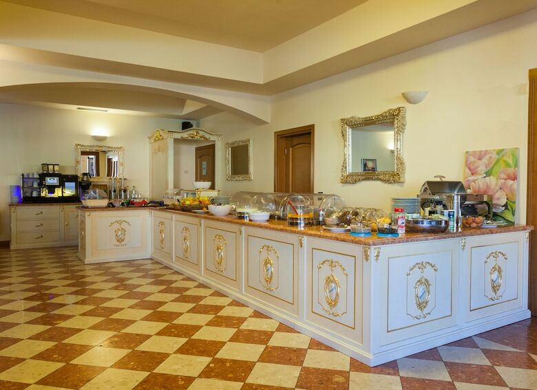Villa Isabella Hotel & Residence