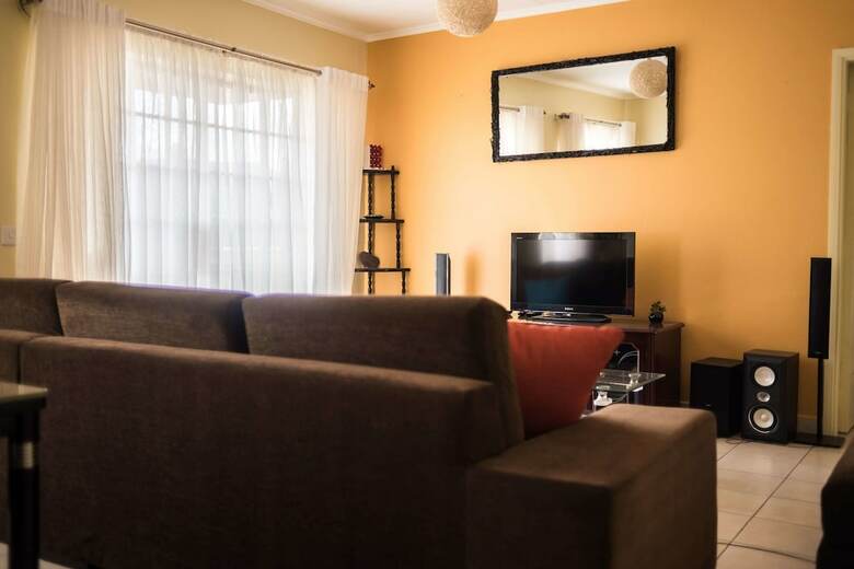 Apartamentos J12 Residence