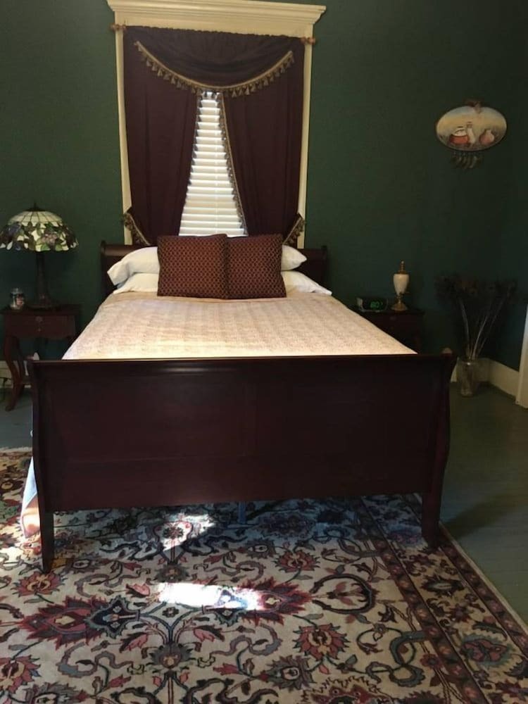 The Commodore Bed & Breakfast