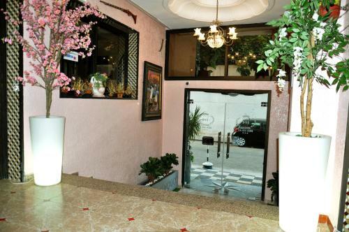 Hotel H�tel Des Lilas