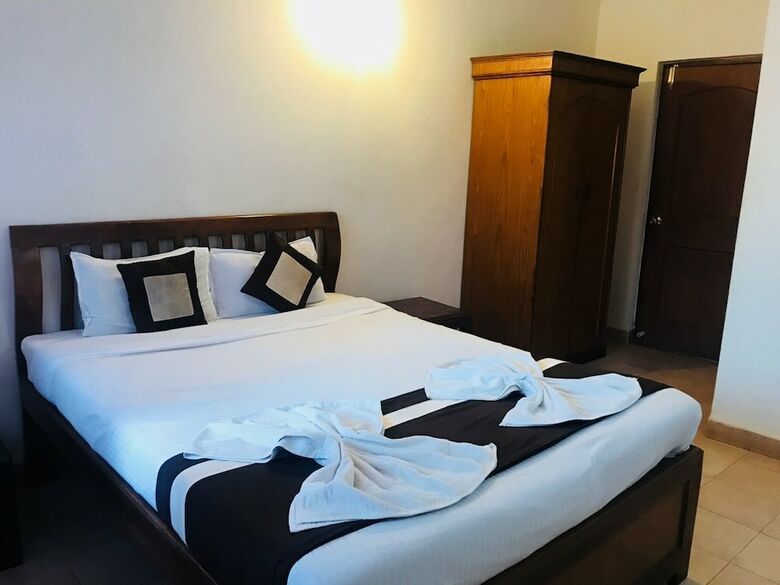 Hotel Fabexpress Barday's Inn