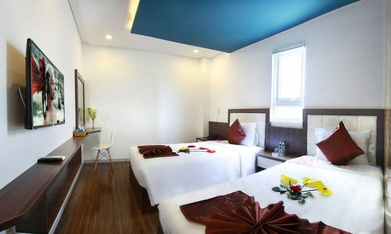 Rich Hotel