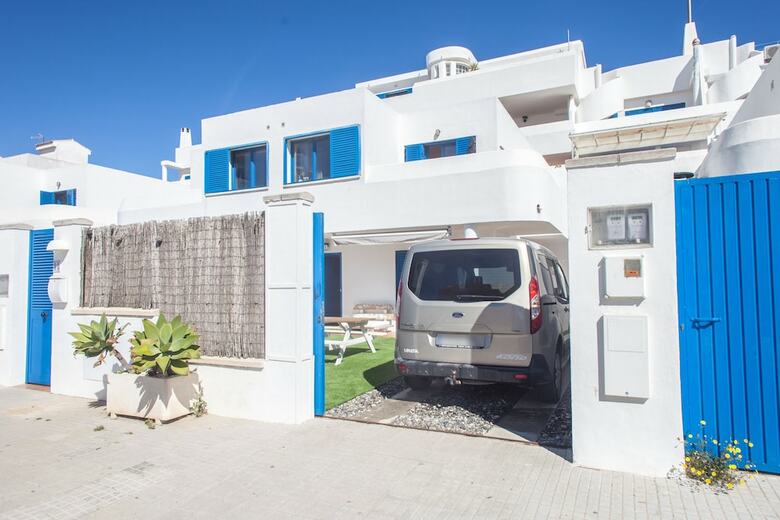 Apartamentos Beach House With Garden