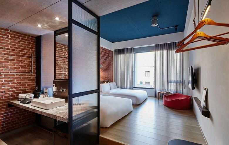 U.i.j Hotel & Hostel