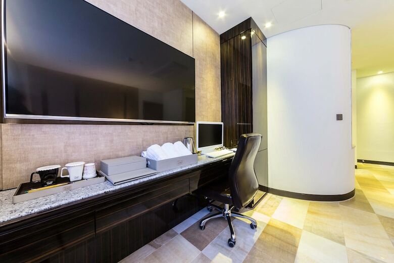 Hotel Indi Present