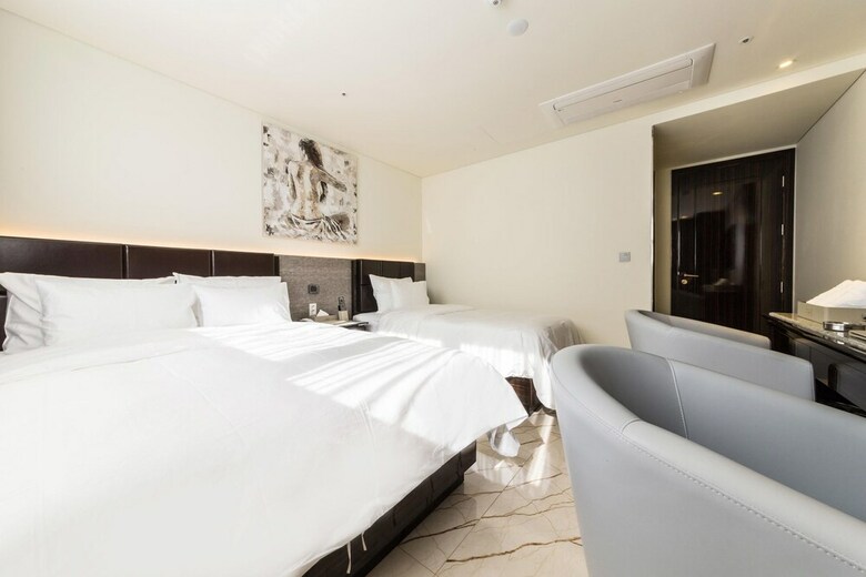 Hotel Indi Present