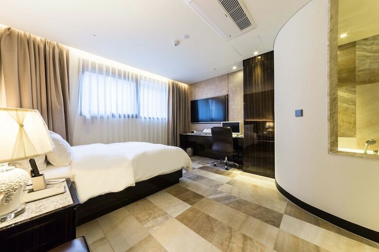 Hotel Indi Present