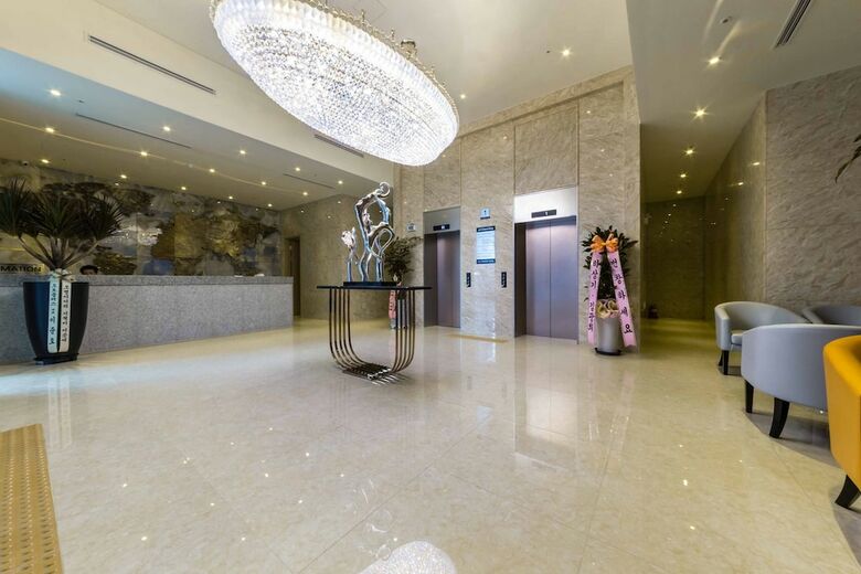 Hotel Indi Present