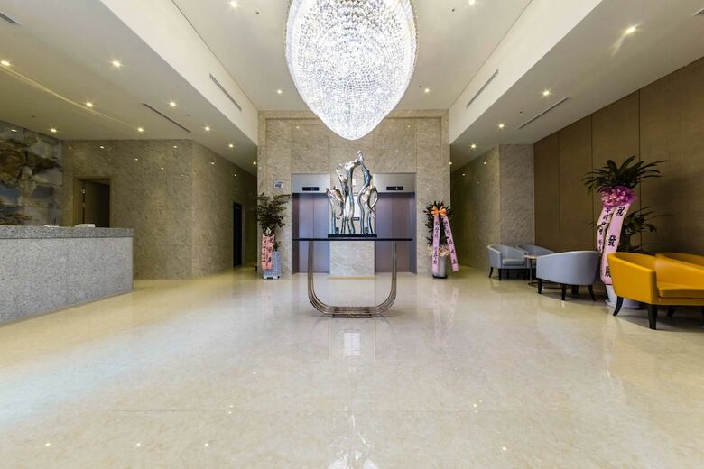 Hotel Indi Present