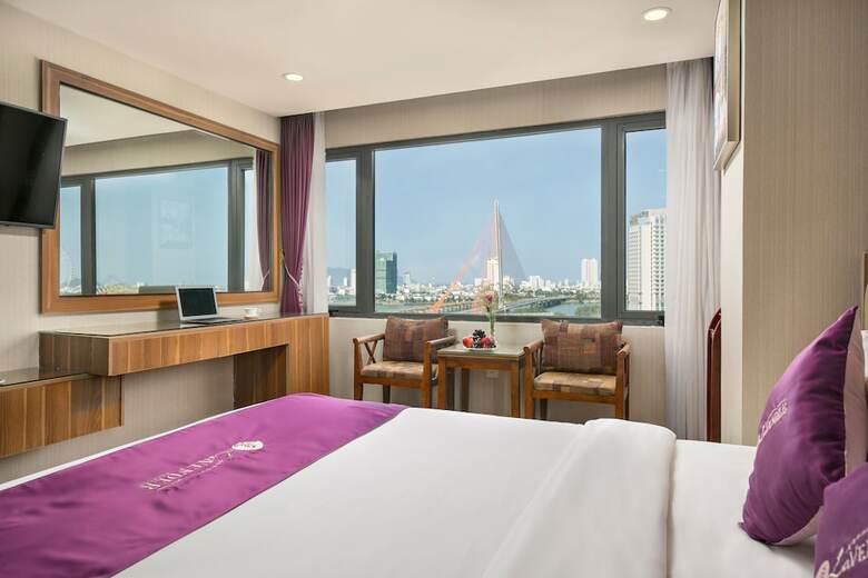 Lavender Riverside Hotel