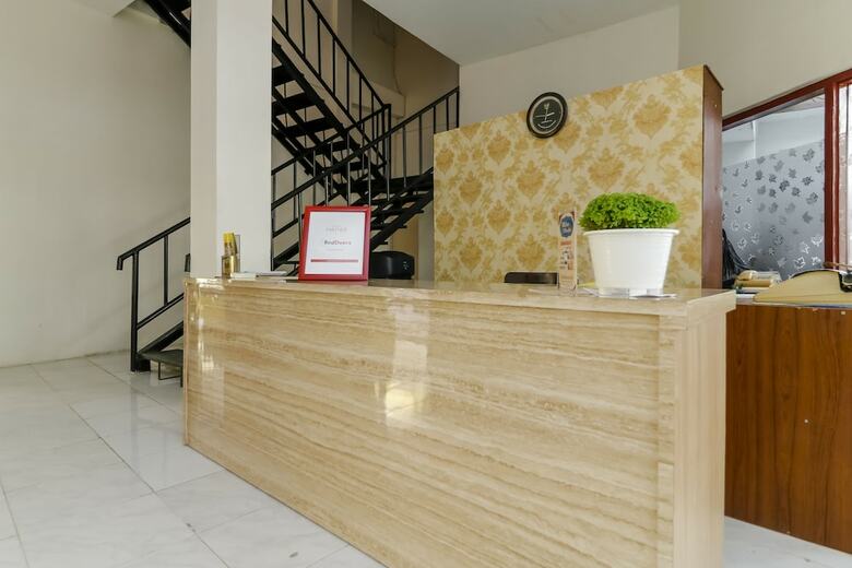 Hotel Reddoorz Plus @ Slamet Riyadi