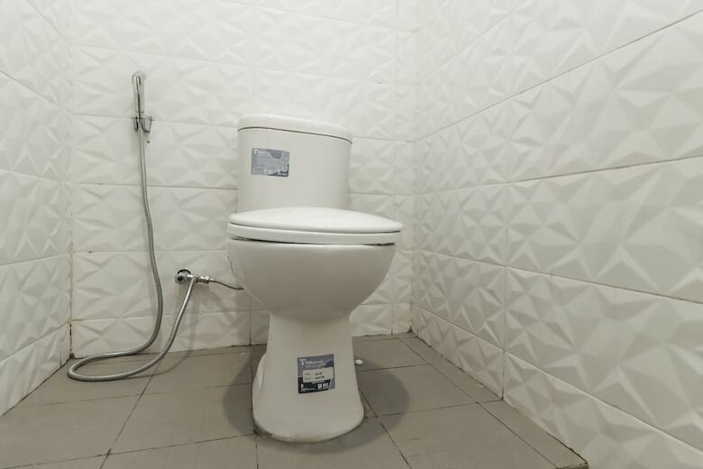 Hotel Reddoorz Plus @ Slamet Riyadi